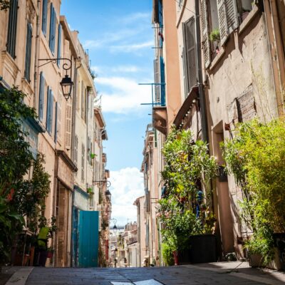 Création de site internet pour agence immobilière à Marseille : capter les mandats et les acheteurs